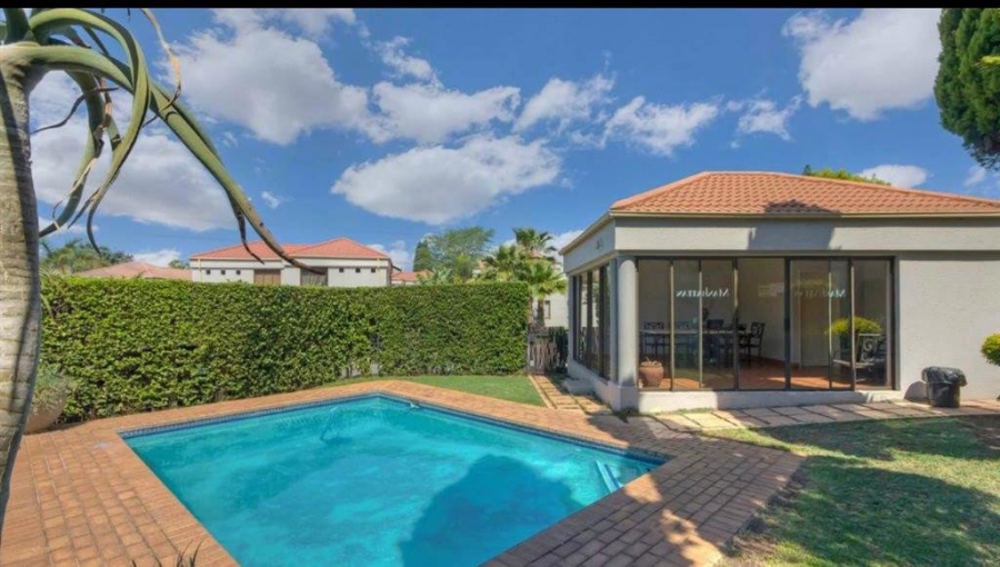 To Let 2 Bedroom Property for Rent in Lonehill Gauteng