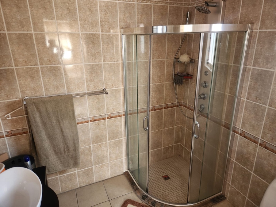 To Let 5 Bedroom Property for Rent in Bassonia Gauteng