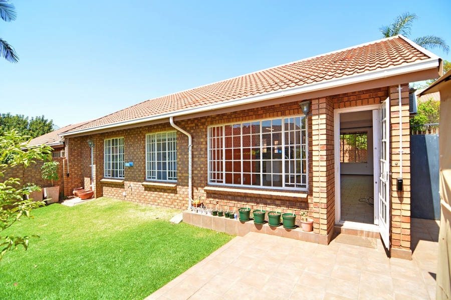 2 Bedroom Property for Sale in Zwartkop Gauteng