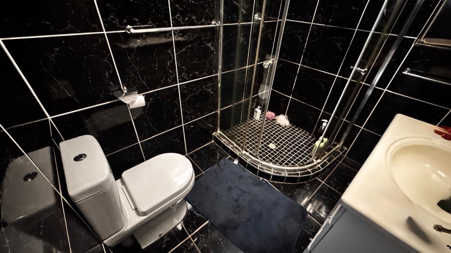 2 Bedroom Property for Sale in Zwartkop Gauteng