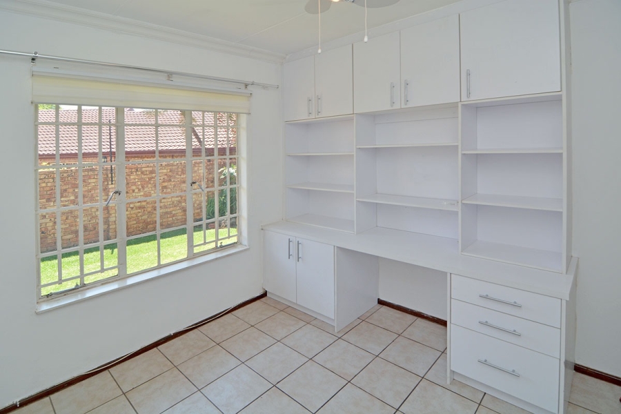 2 Bedroom Property for Sale in Zwartkop Gauteng