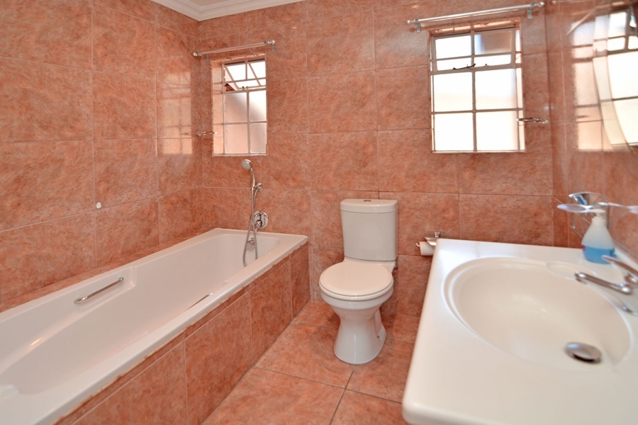 2 Bedroom Property for Sale in Zwartkop Gauteng