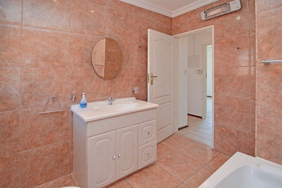 2 Bedroom Property for Sale in Zwartkop Gauteng