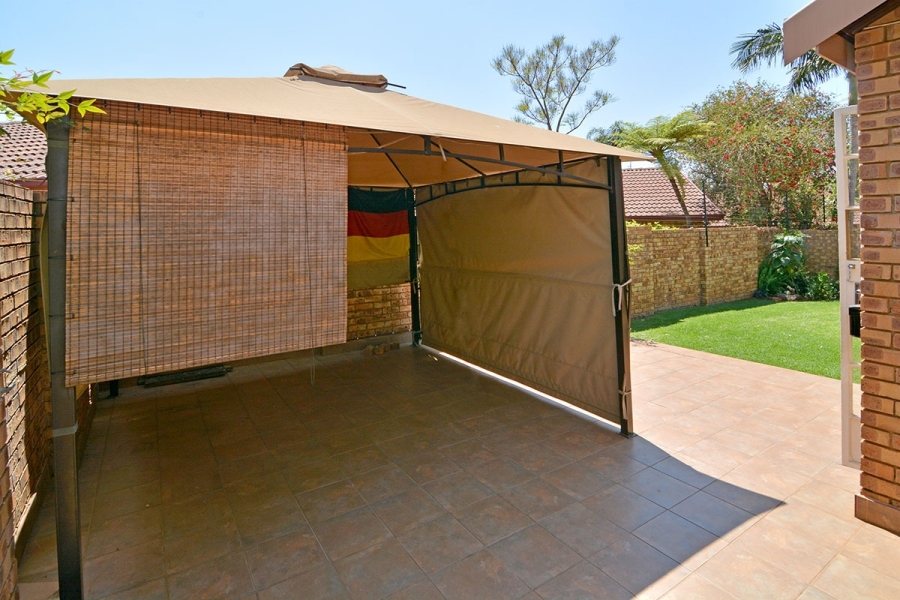 2 Bedroom Property for Sale in Zwartkop Gauteng