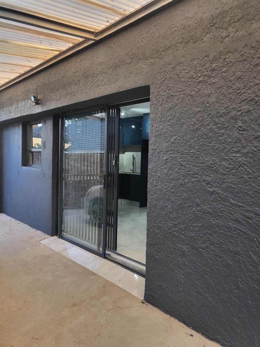 To Let 1 Bedroom Property for Rent in Bryanston Gauteng