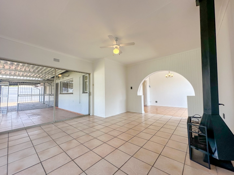 To Let 3 Bedroom Property for Rent in Kibler Park Gauteng