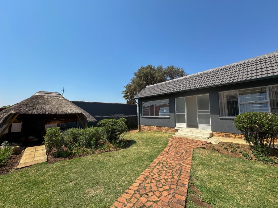 To Let 3 Bedroom Property for Rent in Kibler Park Gauteng