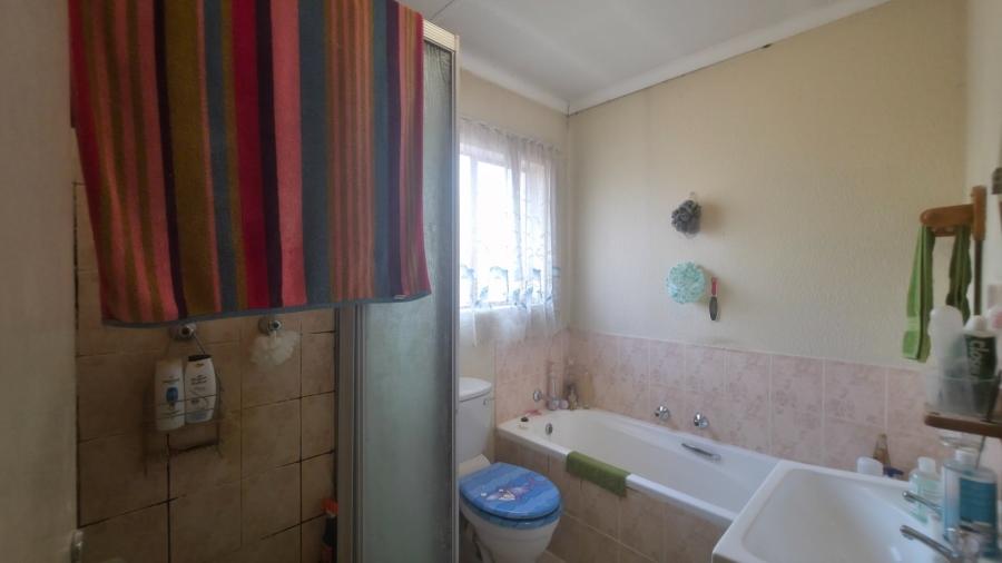 2 Bedroom Property for Sale in Hennopspark Gauteng