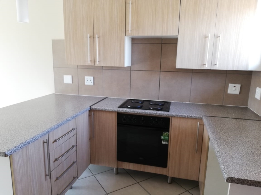 To Let 2 Bedroom Property for Rent in Monavoni Gauteng