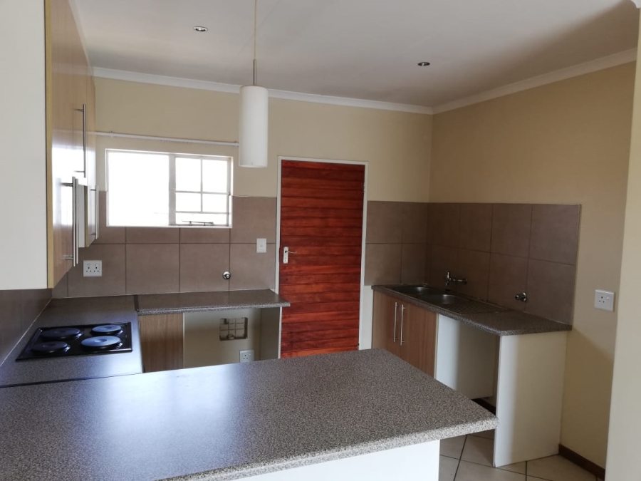 To Let 2 Bedroom Property for Rent in Monavoni Gauteng