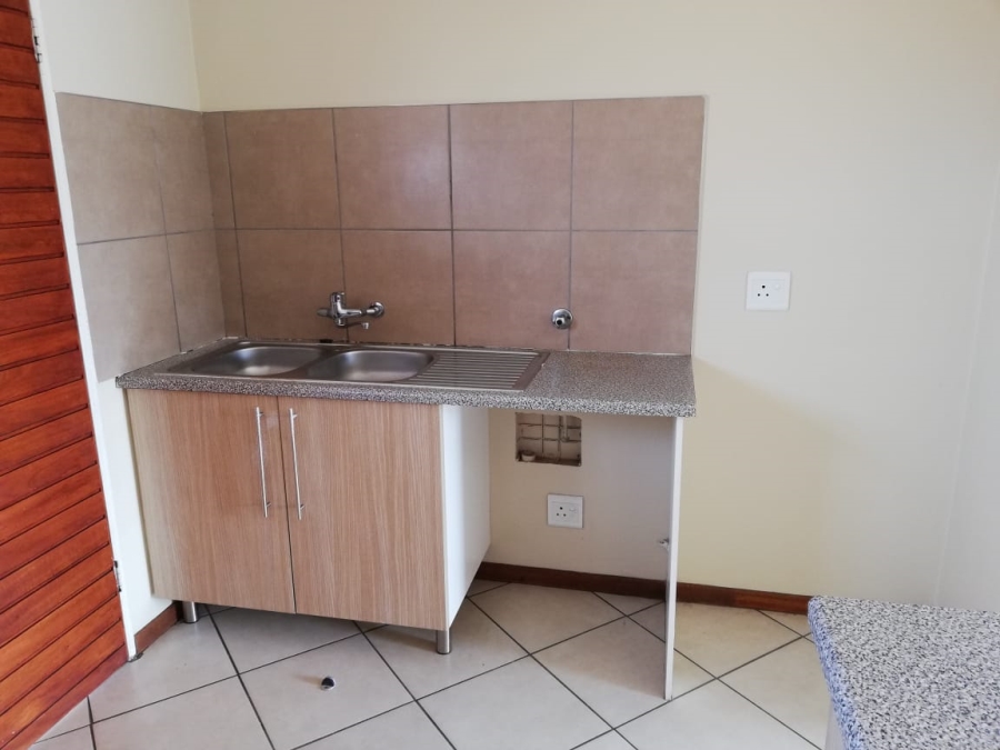 To Let 2 Bedroom Property for Rent in Monavoni Gauteng