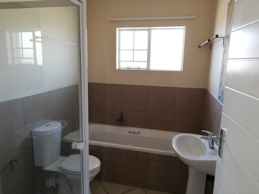 To Let 2 Bedroom Property for Rent in Monavoni Gauteng