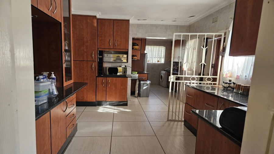 To Let 4 Bedroom Property for Rent in Esther Park Gauteng