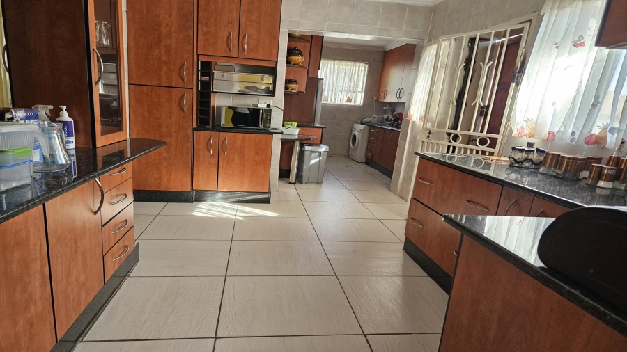 To Let 4 Bedroom Property for Rent in Esther Park Gauteng