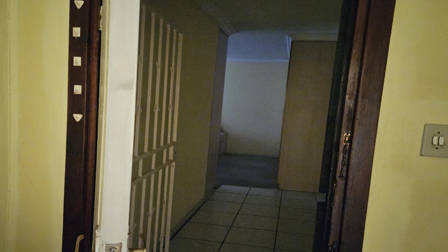 To Let 4 Bedroom Property for Rent in Esther Park Gauteng