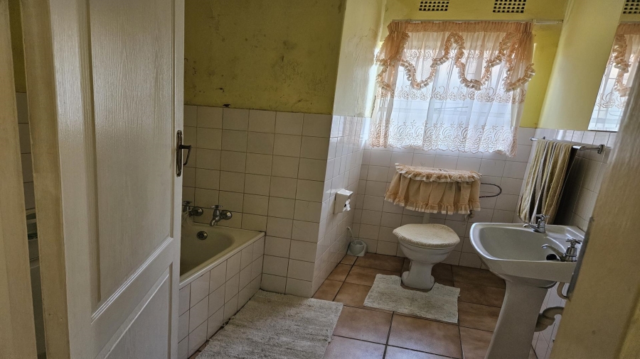 To Let 4 Bedroom Property for Rent in Esther Park Gauteng
