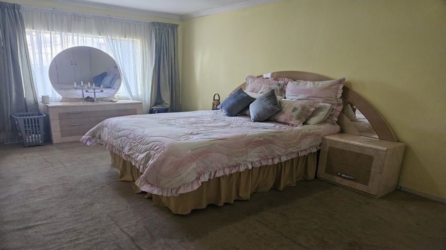 To Let 4 Bedroom Property for Rent in Esther Park Gauteng