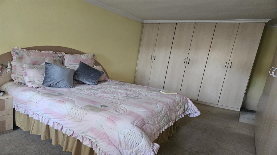 To Let 4 Bedroom Property for Rent in Esther Park Gauteng