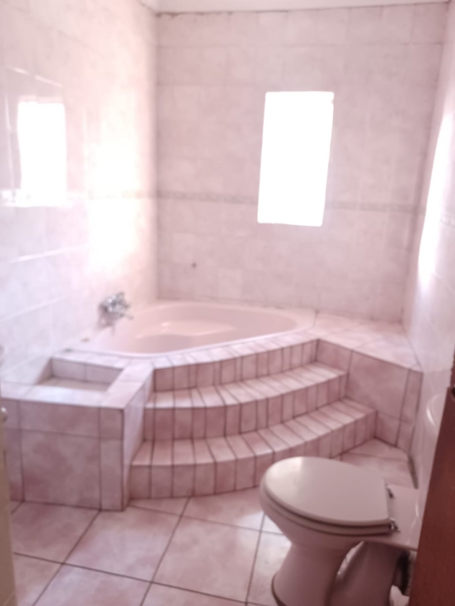 To Let 4 Bedroom Property for Rent in Esther Park Gauteng