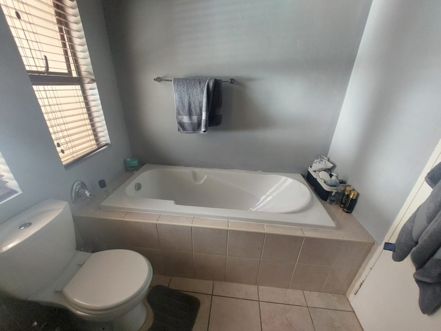 1 Bedroom Property for Sale in Zwartkop Golf Estate Gauteng