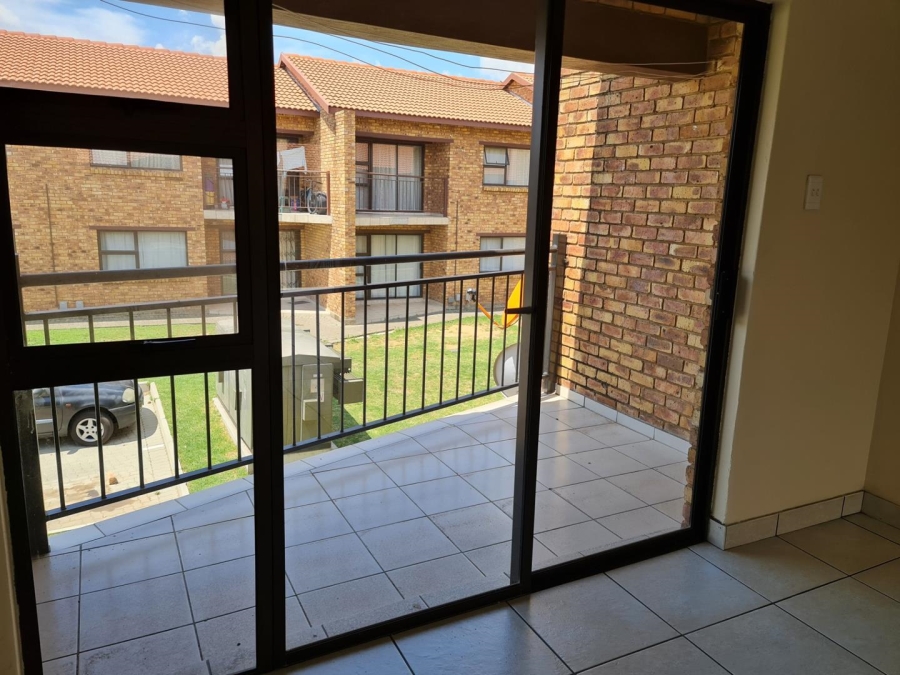 To Let 2 Bedroom Property for Rent in Witfield Gauteng