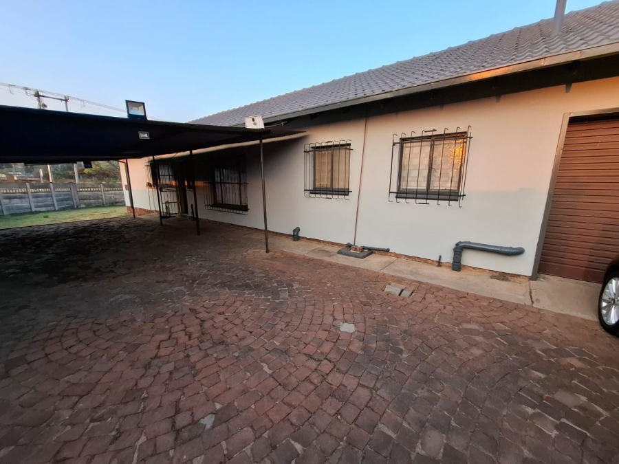 4 Bedroom Property for Sale in Mountain View Gauteng