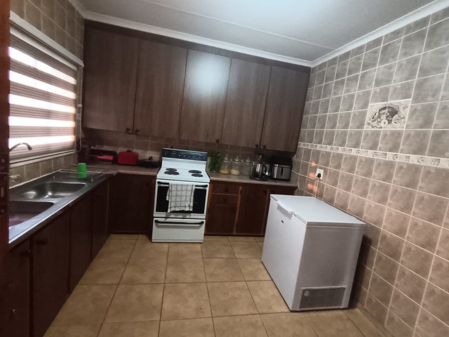 4 Bedroom Property for Sale in Mountain View Gauteng
