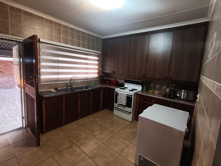 4 Bedroom Property for Sale in Mountain View Gauteng