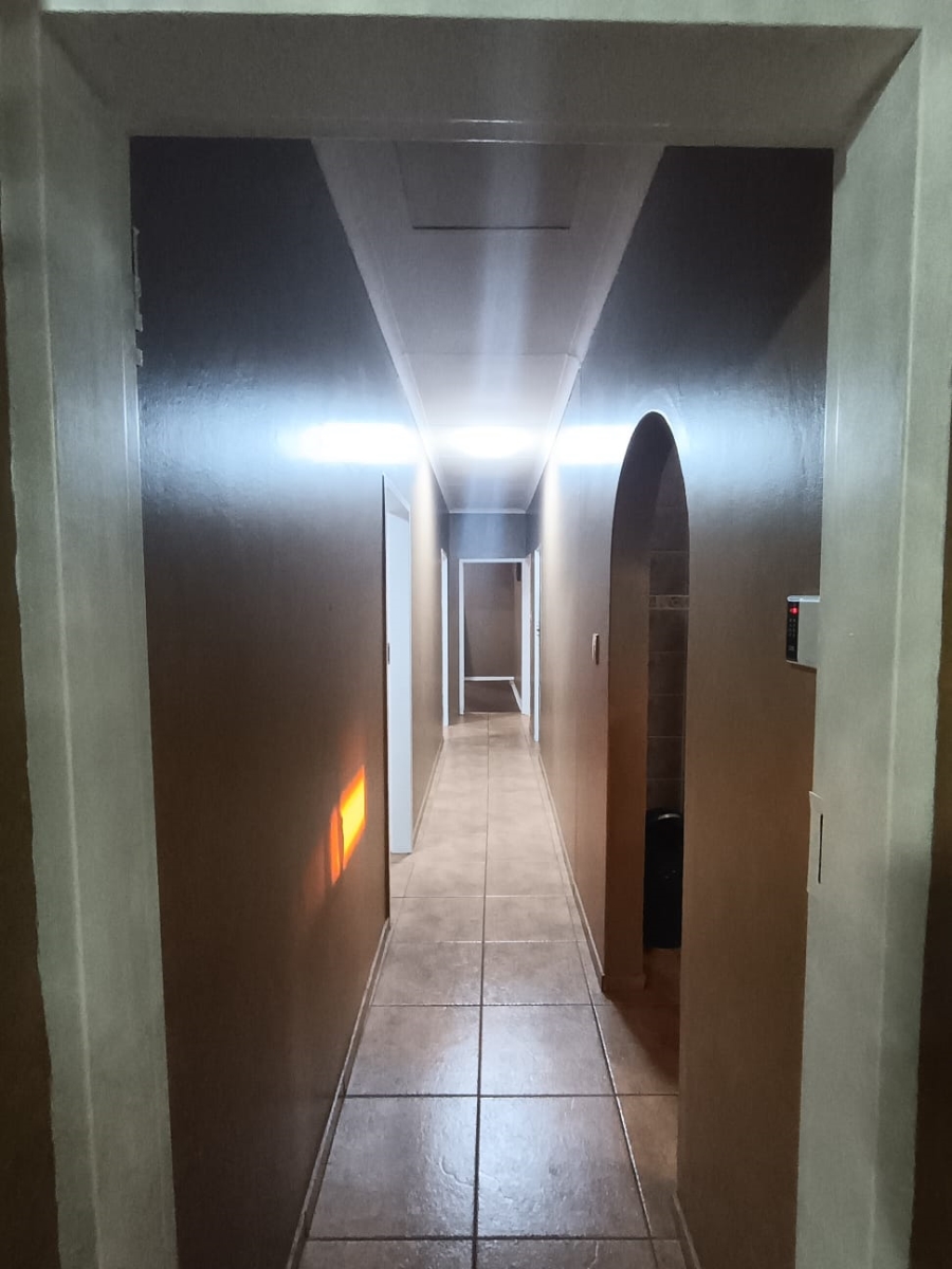 4 Bedroom Property for Sale in Mountain View Gauteng