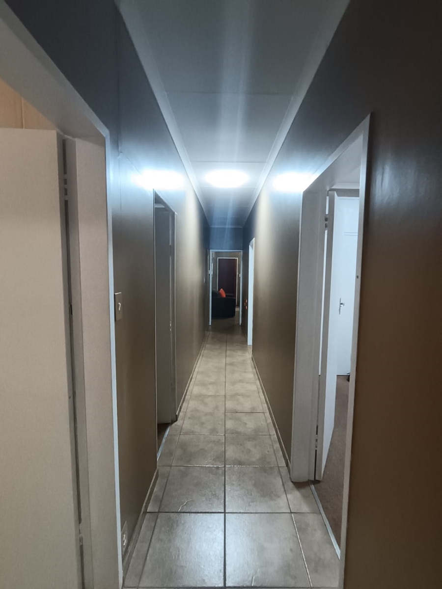 4 Bedroom Property for Sale in Mountain View Gauteng