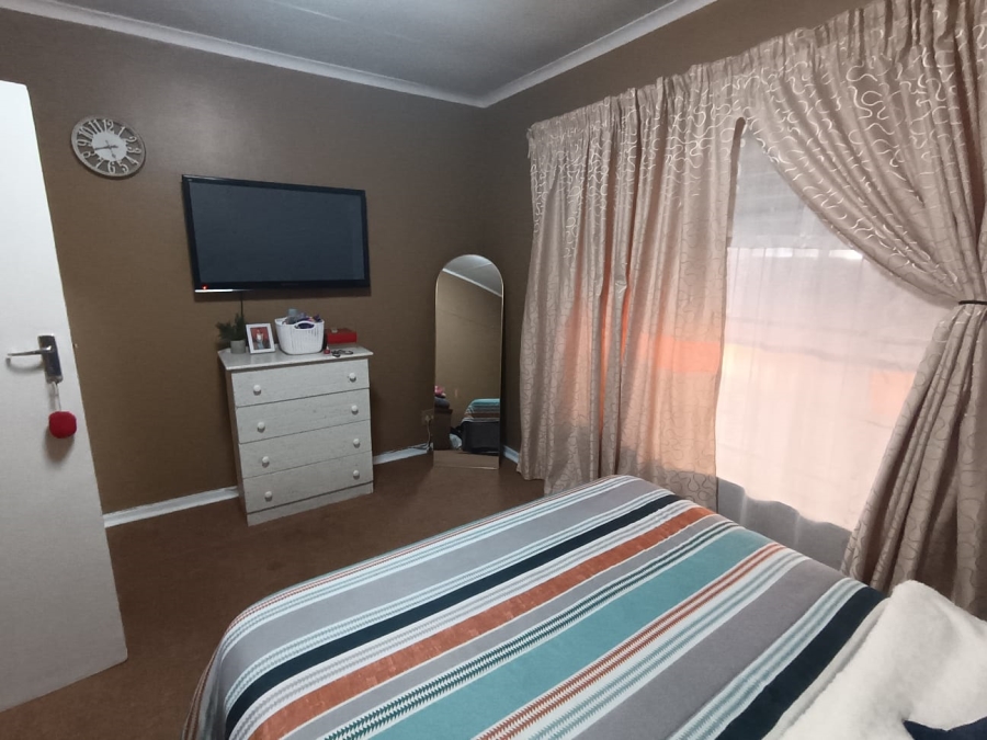 4 Bedroom Property for Sale in Mountain View Gauteng