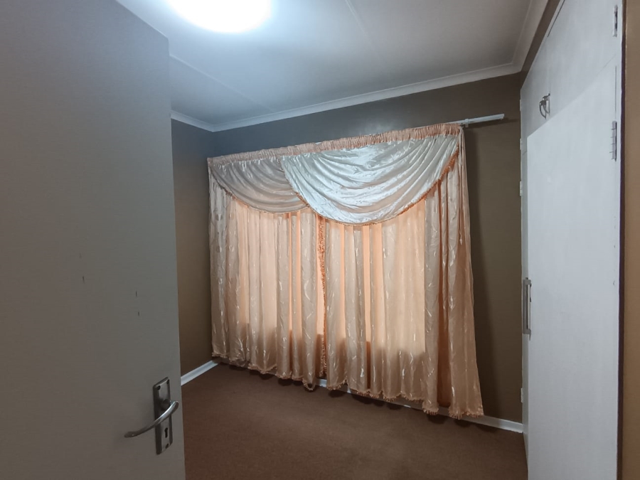 4 Bedroom Property for Sale in Mountain View Gauteng