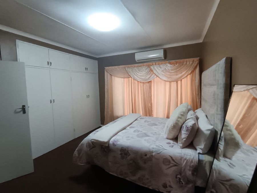 4 Bedroom Property for Sale in Mountain View Gauteng