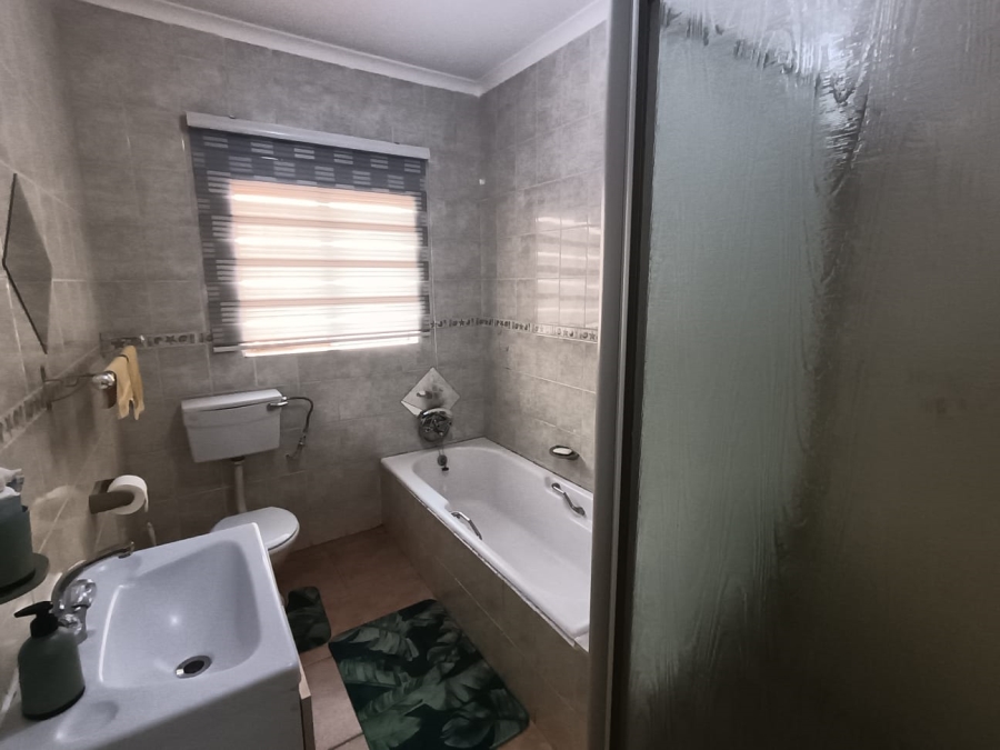 4 Bedroom Property for Sale in Mountain View Gauteng