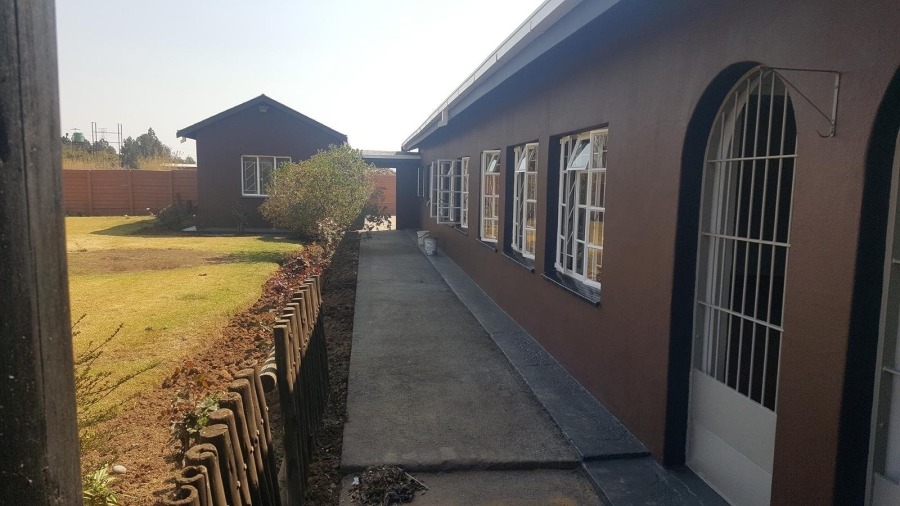 To Let 4 Bedroom Property for Rent in Andeon Gauteng