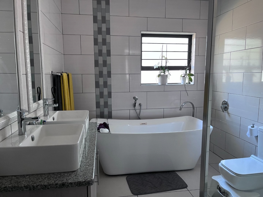 4 Bedroom Property for Sale in Vanderbijlpark SW 5 Gauteng