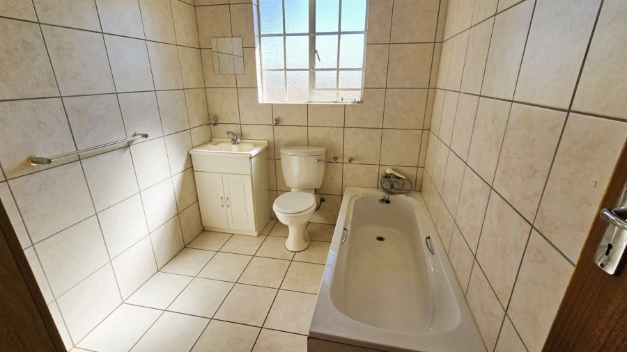 To Let 3 Bedroom Property for Rent in Kleinfontein A H Gauteng