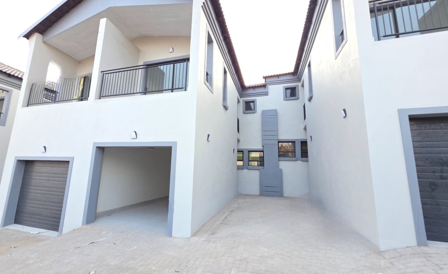 To Let 3 Bedroom Property for Rent in Erasmia Gauteng