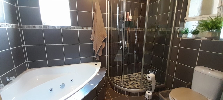 To Let 4 Bedroom Property for Rent in Waterkloof Heights Gauteng