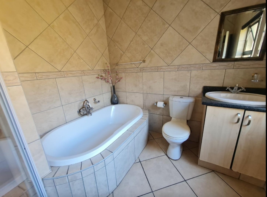 4 Bedroom Property for Sale in Ruimsig Country Estate Gauteng