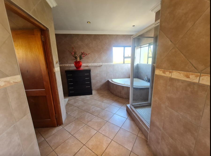4 Bedroom Property for Sale in Ruimsig Country Estate Gauteng