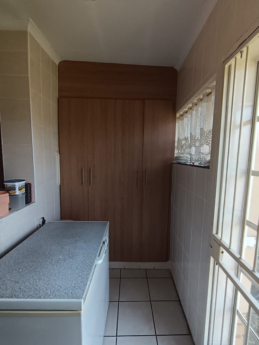 4 Bedroom Property for Sale in Mountain View Gauteng