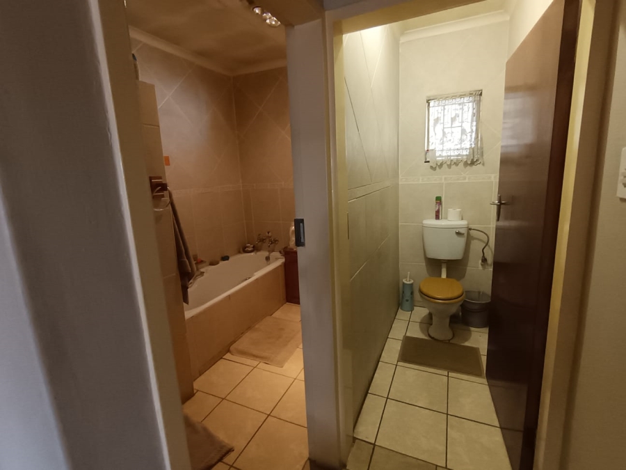 4 Bedroom Property for Sale in Mountain View Gauteng