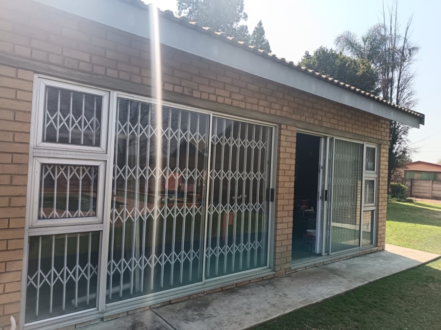 4 Bedroom Property for Sale in Mountain View Gauteng