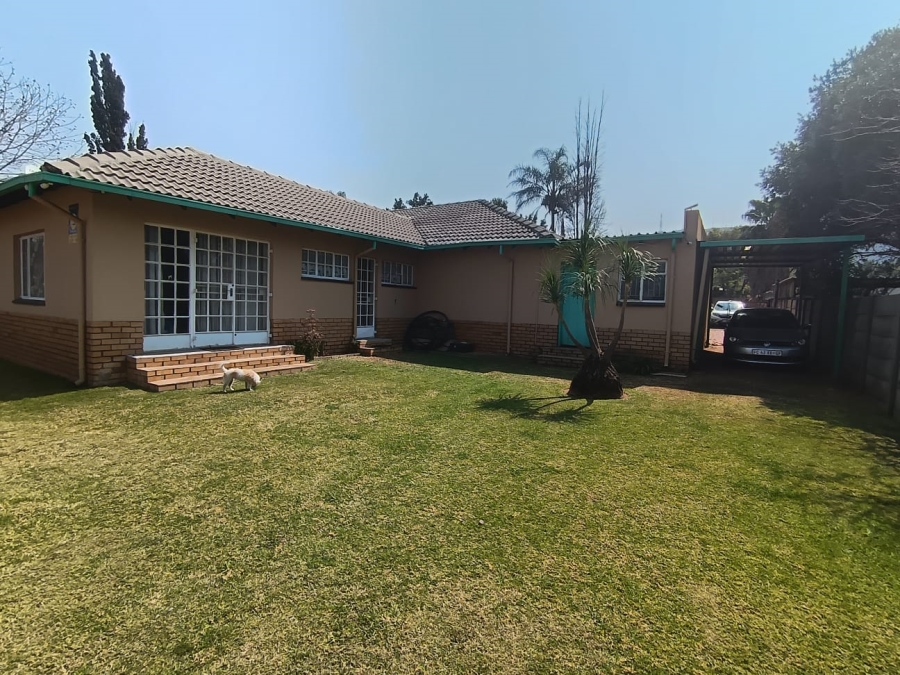 4 Bedroom Property for Sale in Mountain View Gauteng