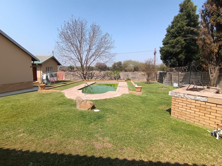 4 Bedroom Property for Sale in Mountain View Gauteng