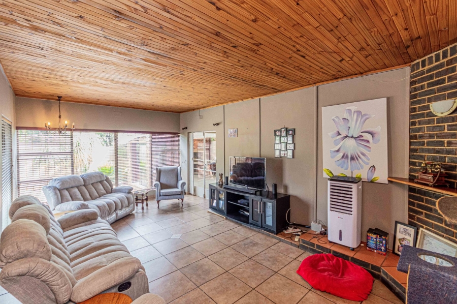 5 Bedroom Property for Sale in Randhart Gauteng