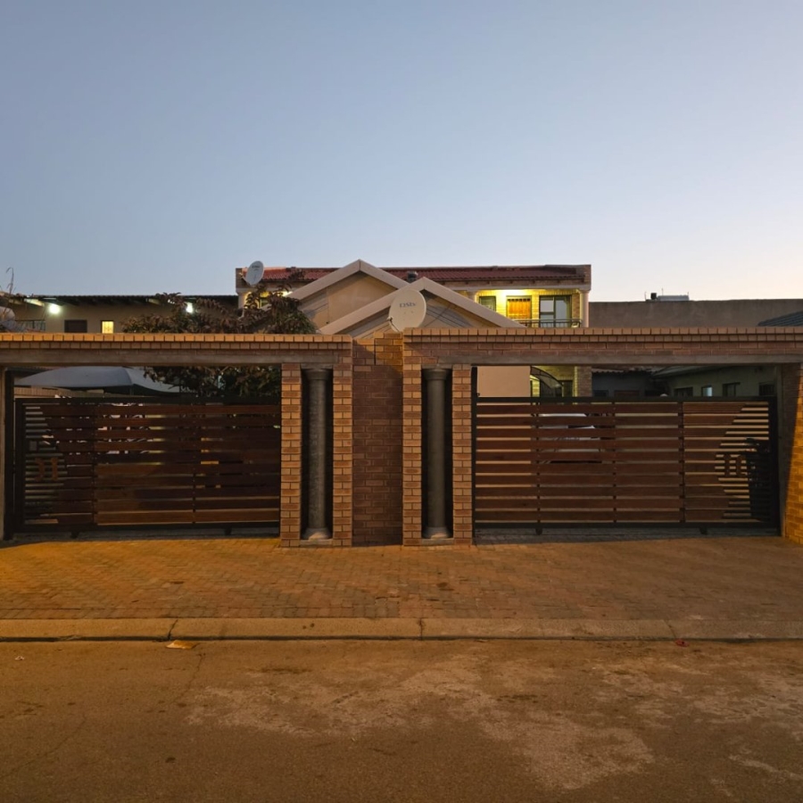  Bedroom Property for Sale in Ebony Park Gauteng