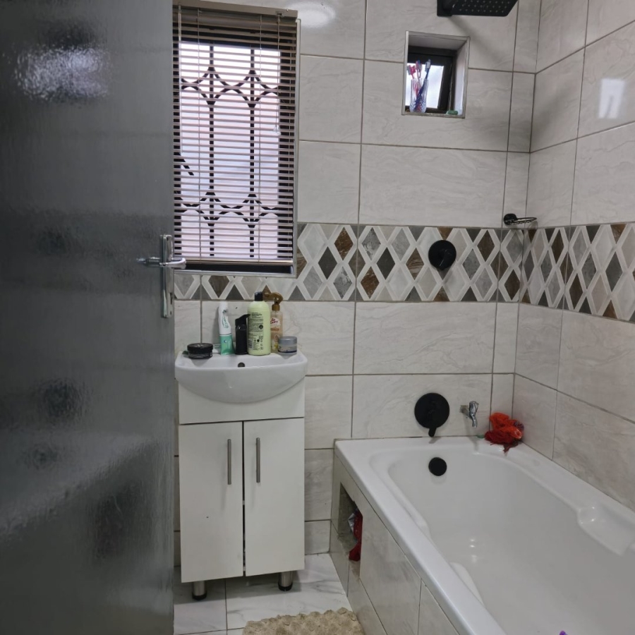  Bedroom Property for Sale in Ebony Park Gauteng