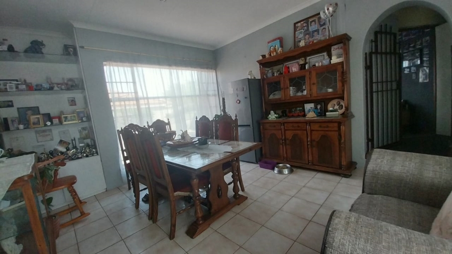 4 Bedroom Property for Sale in Suideroord Gauteng